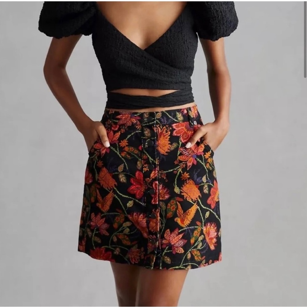 Farm x Anthropologie Quilted Mini Skirt - Black
Floral - SMALL - FARM Rio